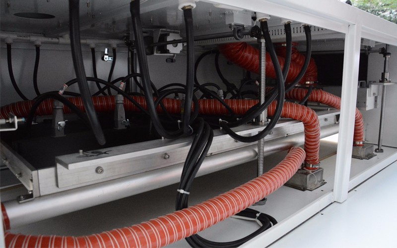 高清觸摸屏UV粘接固化機(jī).jpg 高清觸摸屏UV粘接固化機(jī).jpg